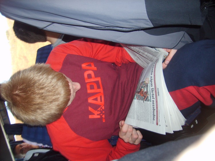 Kaspi študuje noviny